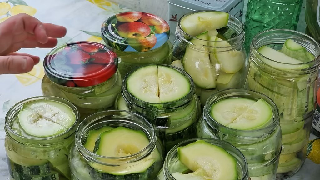Мариновані хрусткі кабачки на зиму без пастиризації